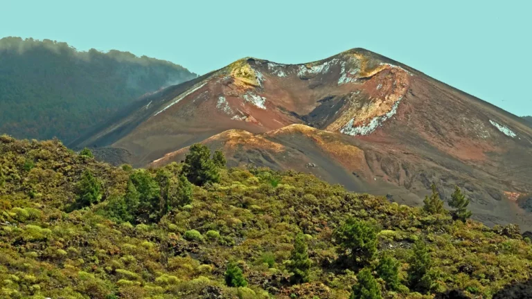 discover the vulcano during your yoga retreat on the canary islands